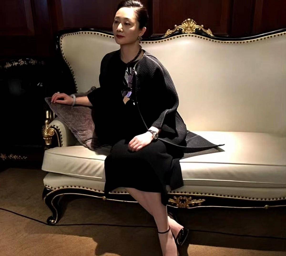 赵丽娟:靠令妃娘娘大火,为拍戏不要孩子,今女儿二十岁