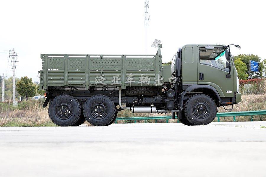 东风六驱6x6全驱平头军绿eq2082