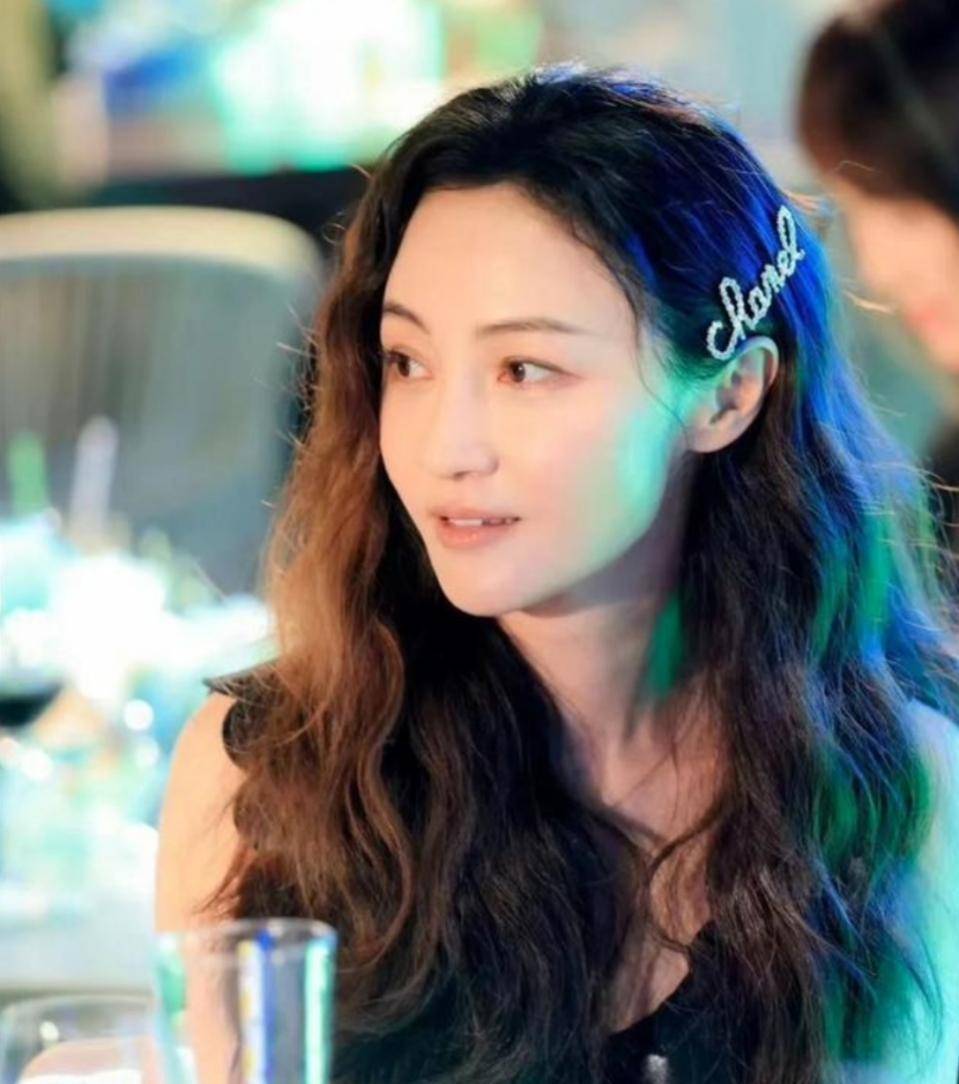 姚笛回应退出综艺了?饭桌这么简单,镜头还被删了?