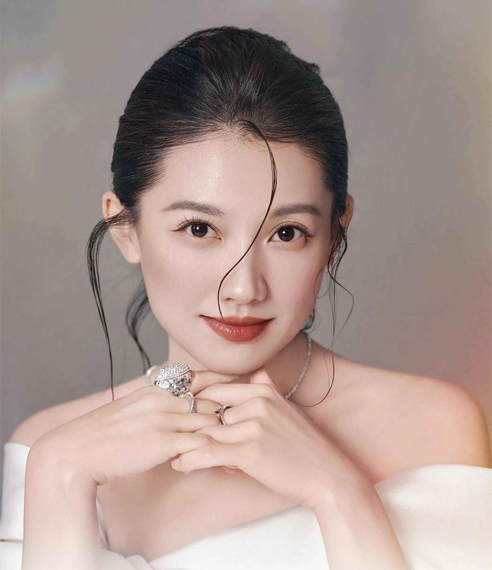 原创马藜被嘲烂剧专业户但长得美还演技佳35岁不结婚只孝顺父母