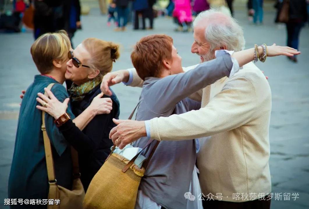 俄罗斯人是很注重个人隐私的,因此在打招呼的时候或者