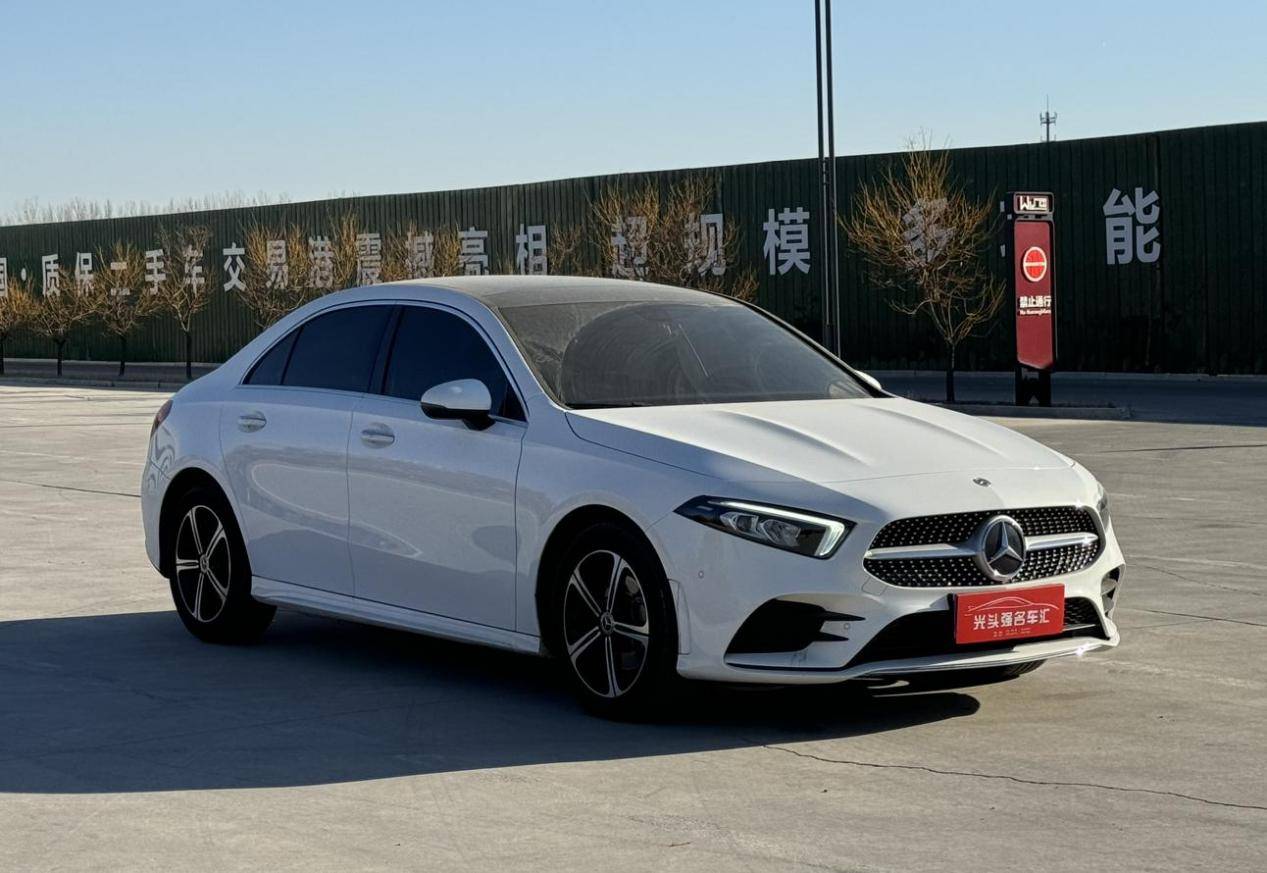 奔驰2022款a200l(奔驰2022款glc300)