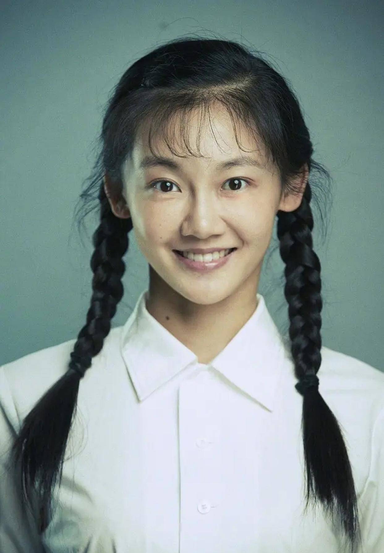 铿锵电影观察:《芳华》7年"苗苗归平凡,钟楚曦斗挫折,杨采钰携争议