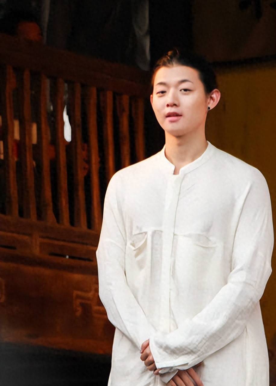 退圈三年后,霍尊事业东山再起,而被送进监狱的陈露下场唏嘘