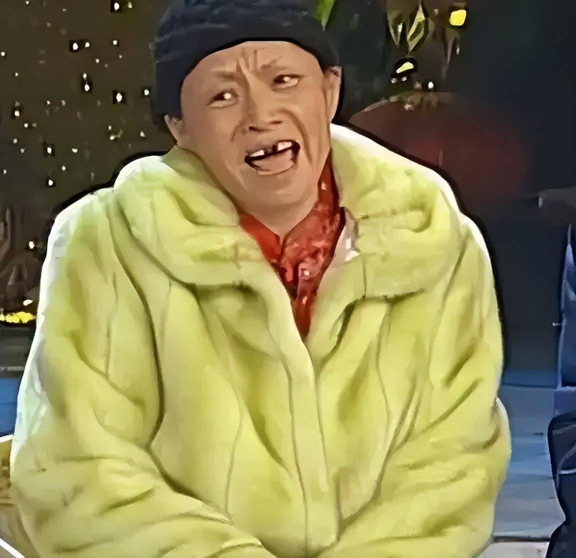 宋丹丹和富豪老公逛街被偶遇,她大背头帅似小鲜肉,手牵手好甜啊