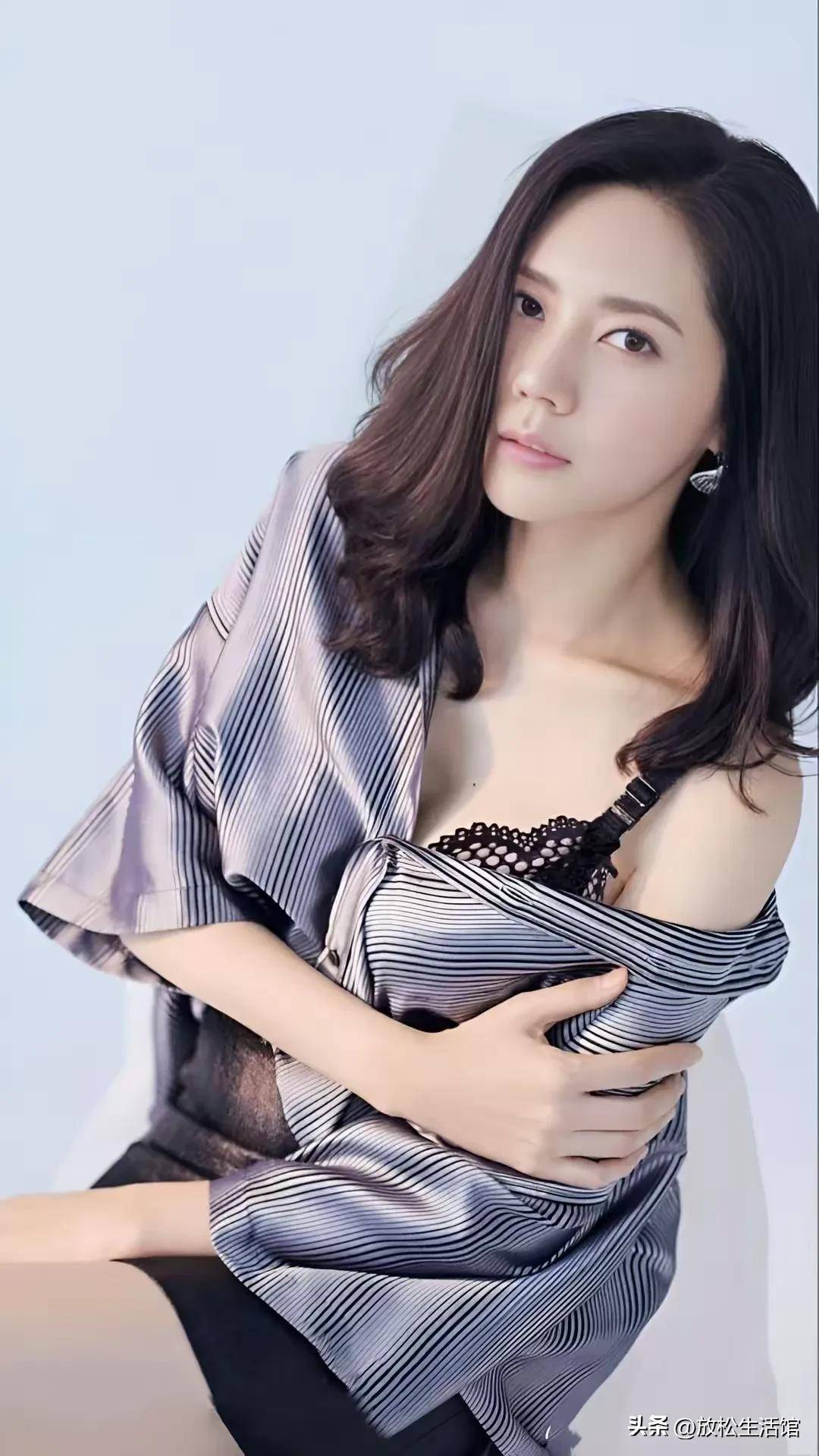 前凸后翘秋瓷炫,明媚如阳光一般,撩人心弦!