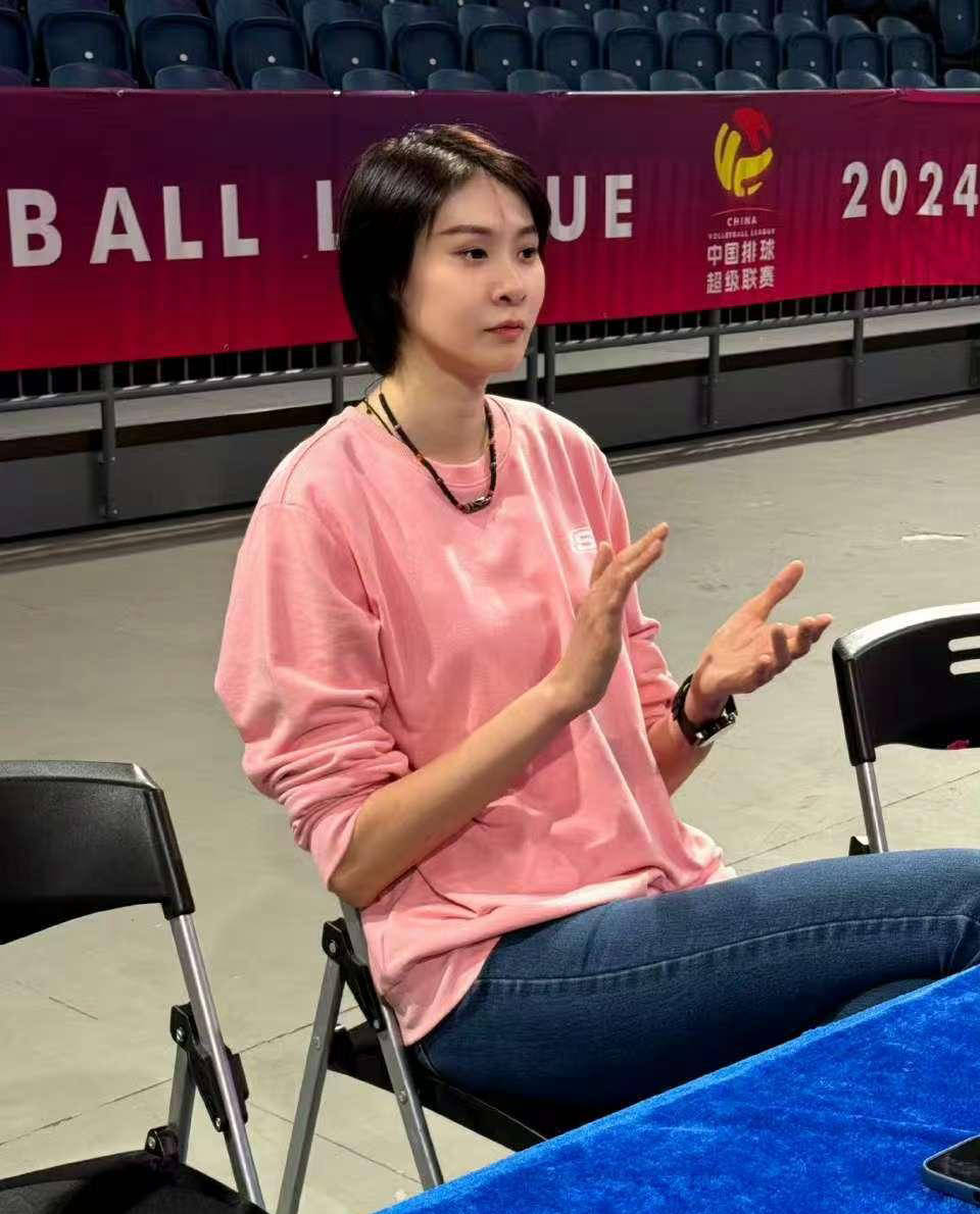 赵蕊蕊惊艳亮相:44岁单身,风采依旧,新职助力排超