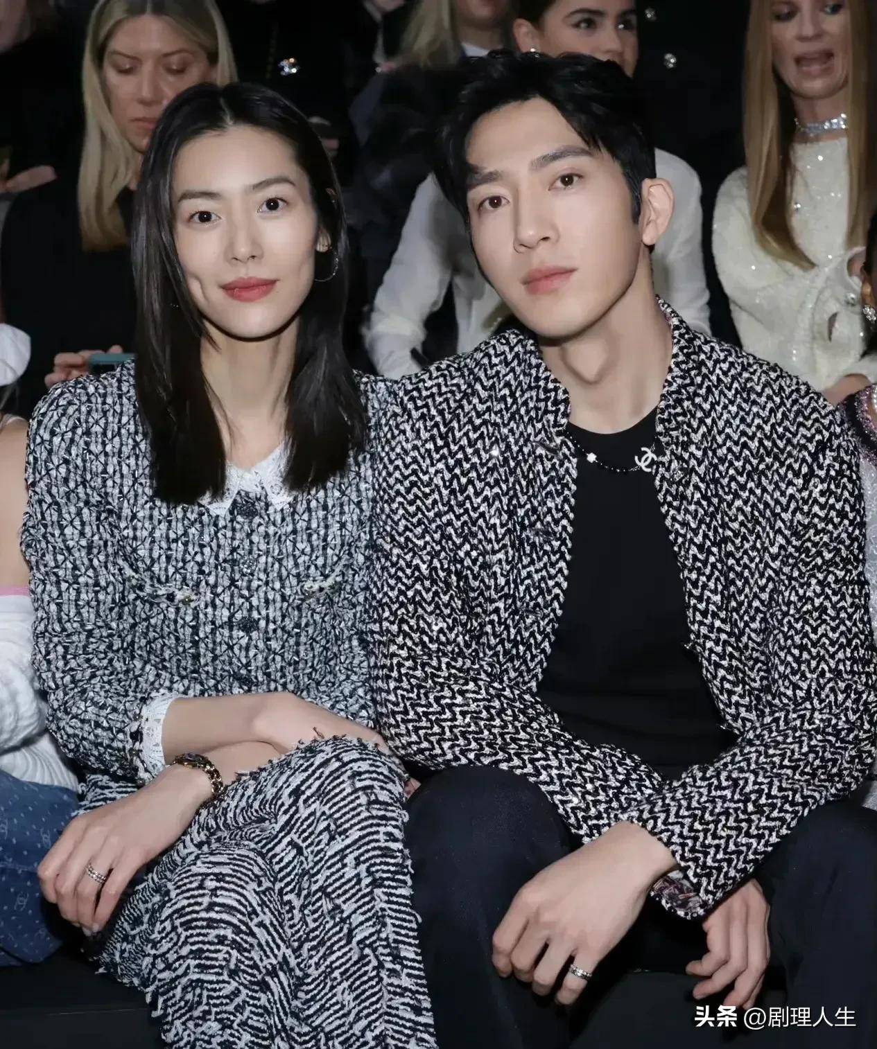 香奈儿这一夜,刘雯黑色大衣开场,惊喜的是男友井柏然的举动!