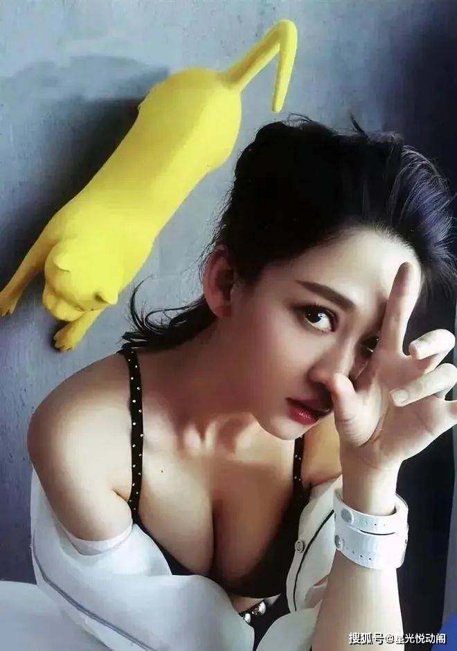迷人瞬间：明星写真展露俏皮与性感魅力  第5张