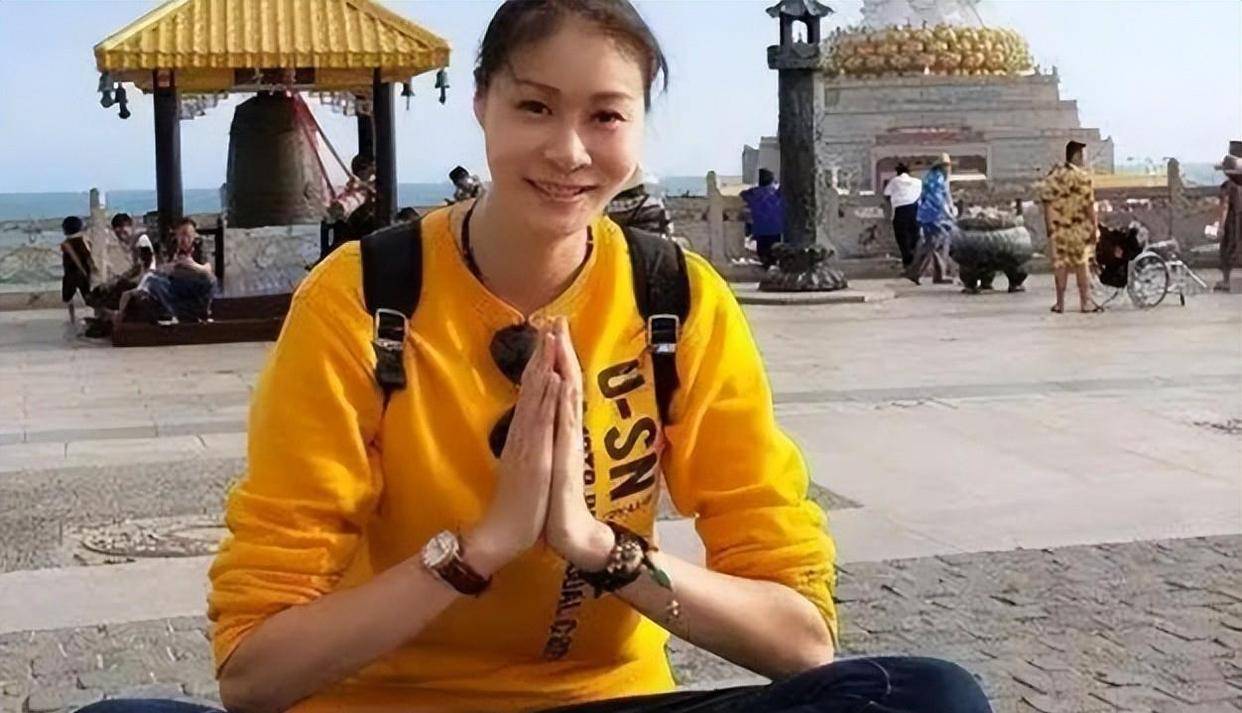 奥运女排冠军赵蕊蕊,退役后成为著名作家,如今44岁颜值惊艳!
