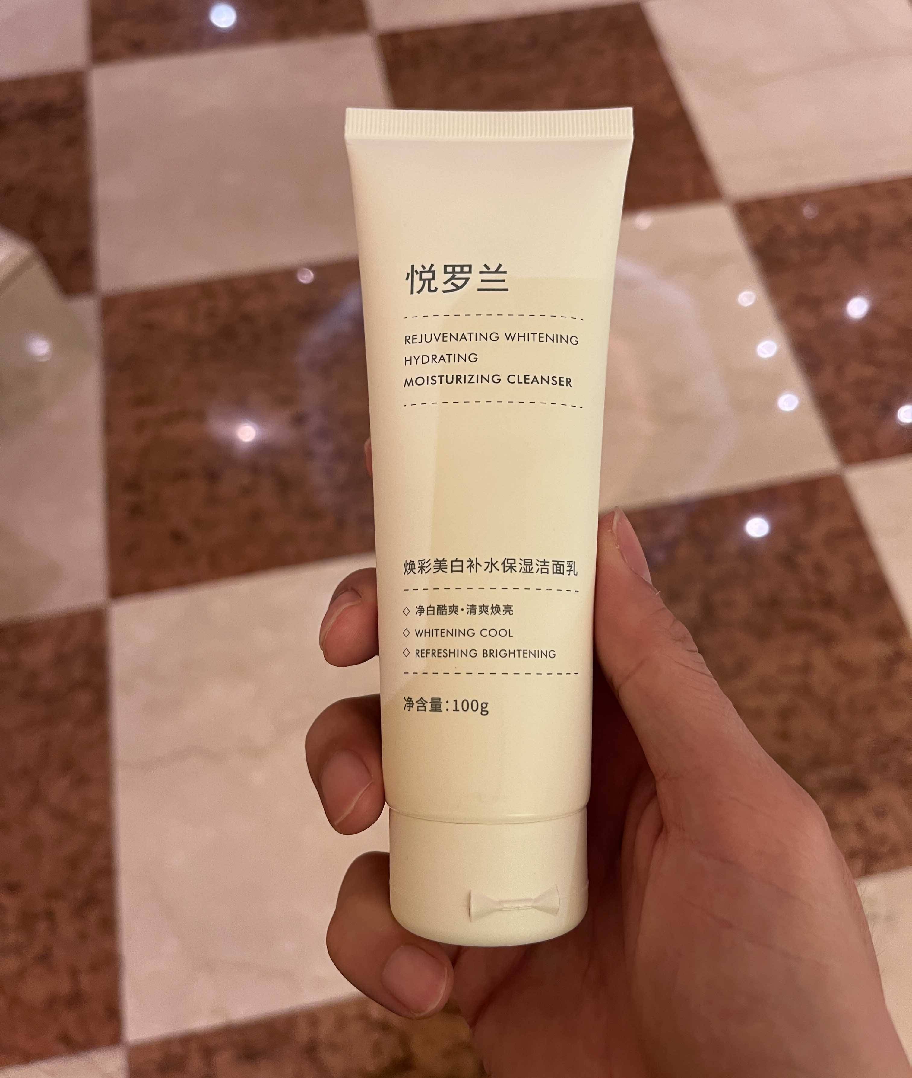 油皮痘痘肌适合什么洗面奶,热门测评:好用的温和控油产品