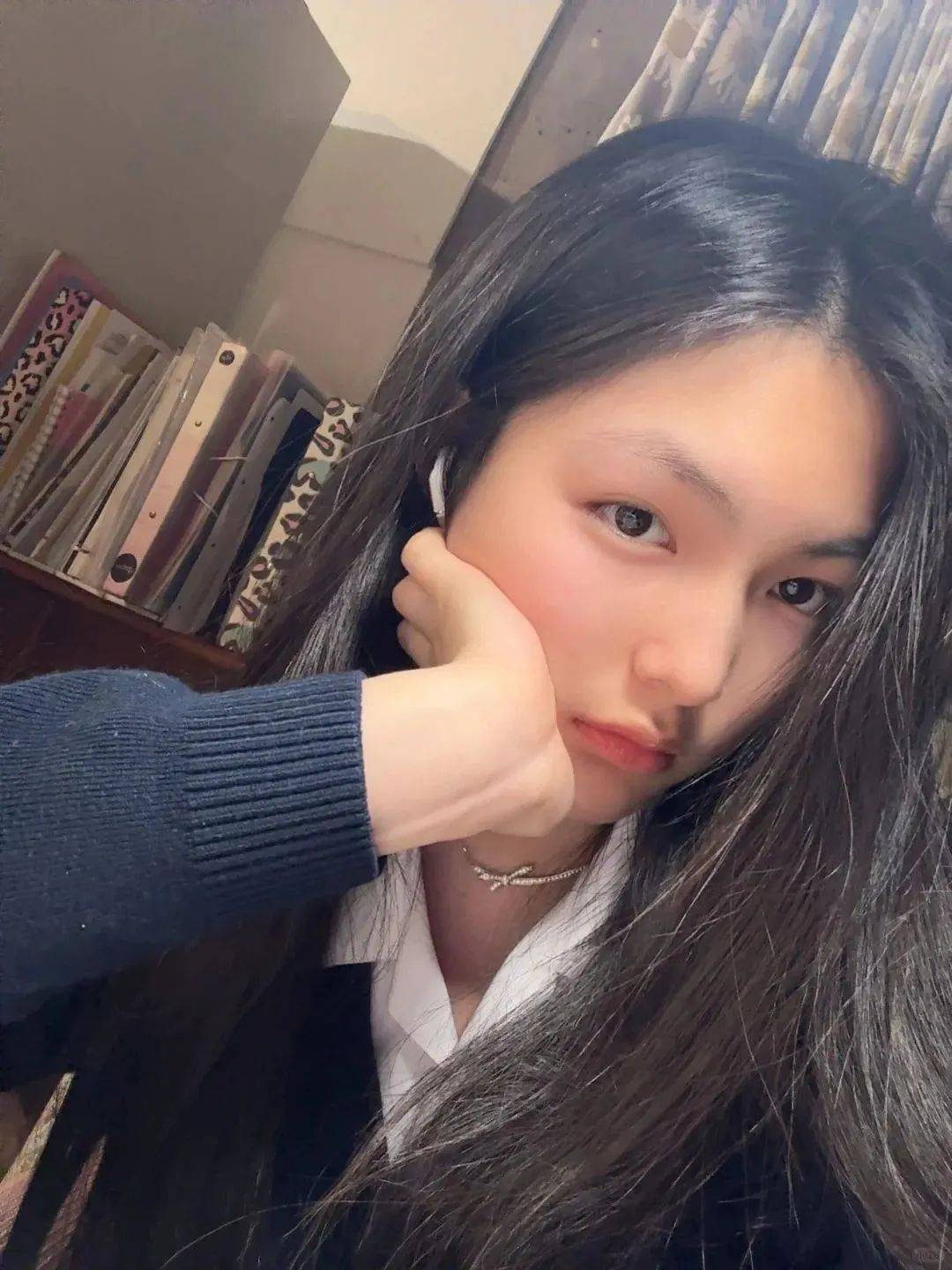 16岁王诗龄晒留学美照粉色套装清纯可人颜值气质直逼妈妈李湘