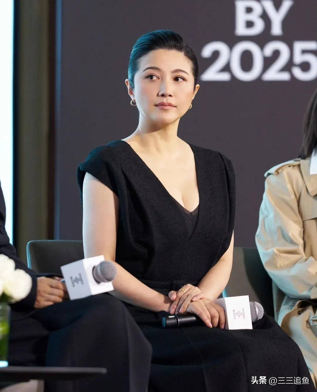 52岁颜丙燕身材丰腴,胸部饱满,珠圆玉润,地地道道的北京大妞