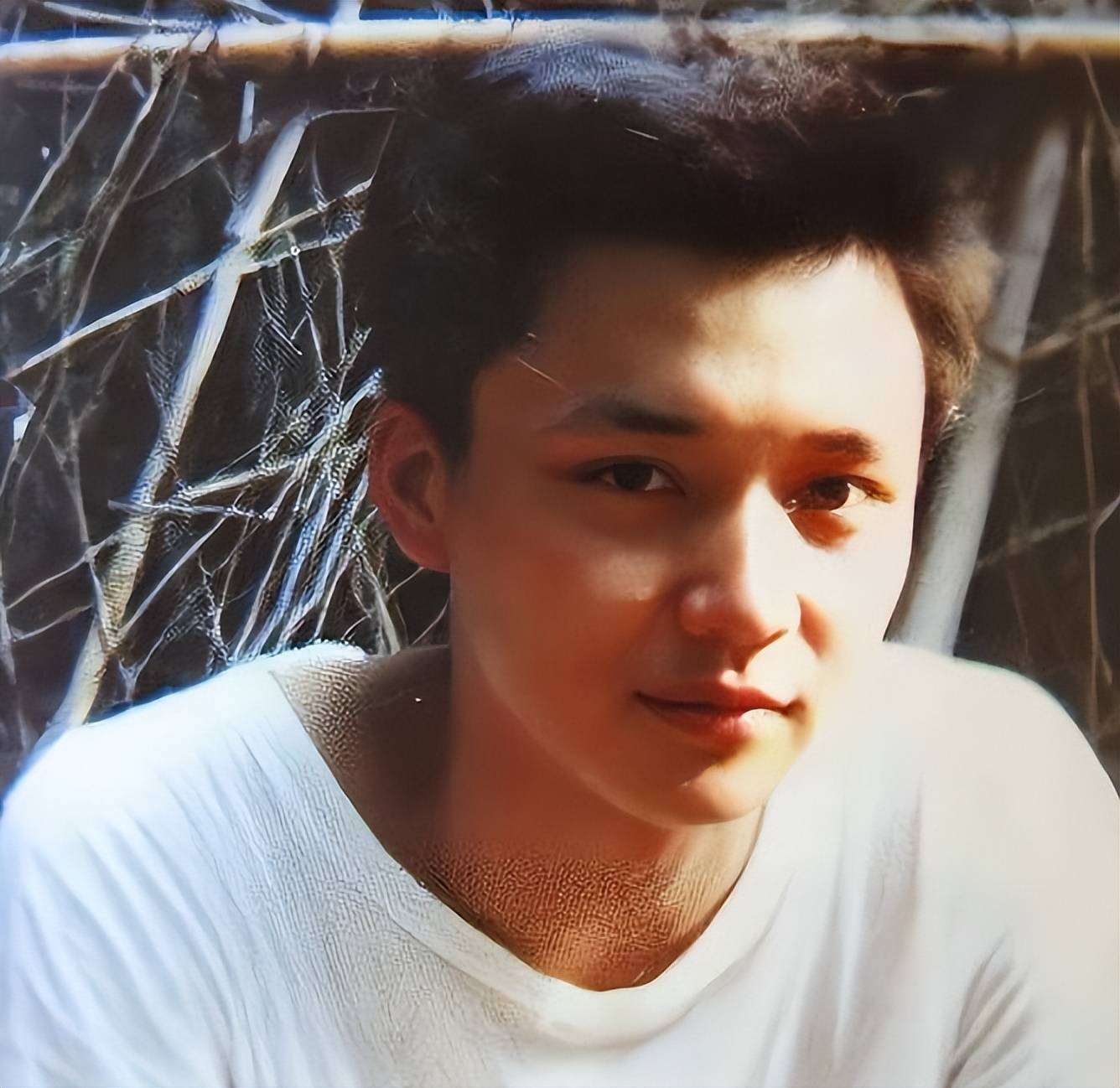 演员刘奕君:带着儿子再婚,中年得女后,与儿子一起将她宠成公主