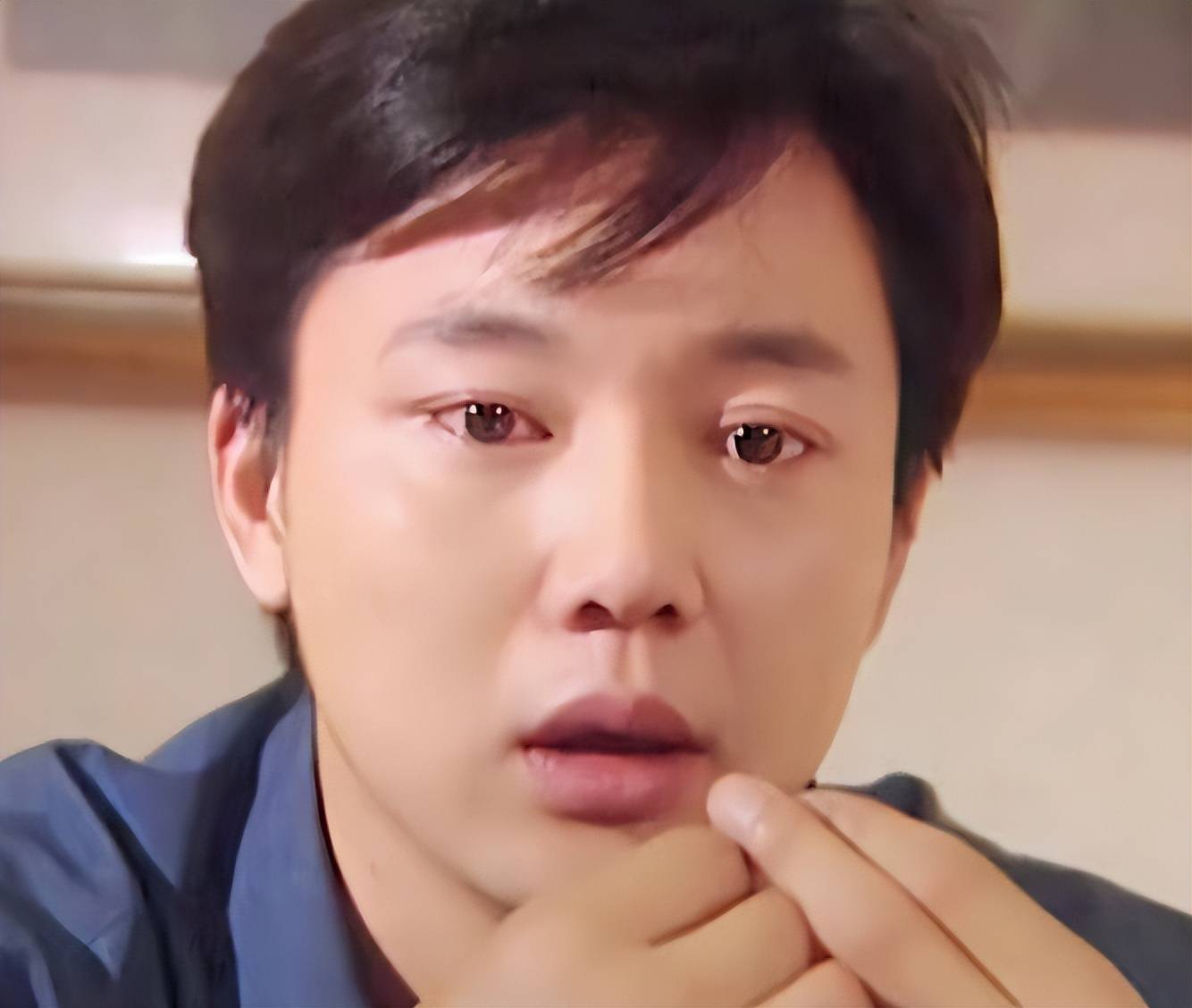 演员刘奕君:带着儿子再婚,中年得女后,与儿子一起将她宠成公主