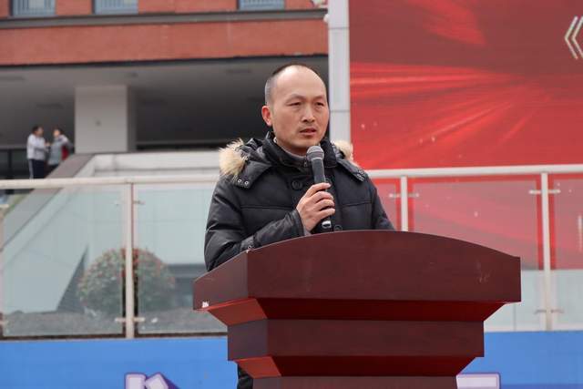 成都职业技术学校举行2022级学生成人礼暨高考宣誓活动 