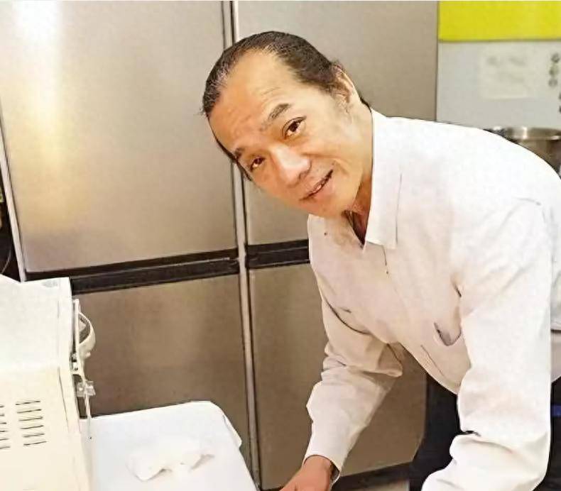 65岁老戏骨去世,遗体发臭才被发现,妻子儿子拒绝认领_张振寰_大侠