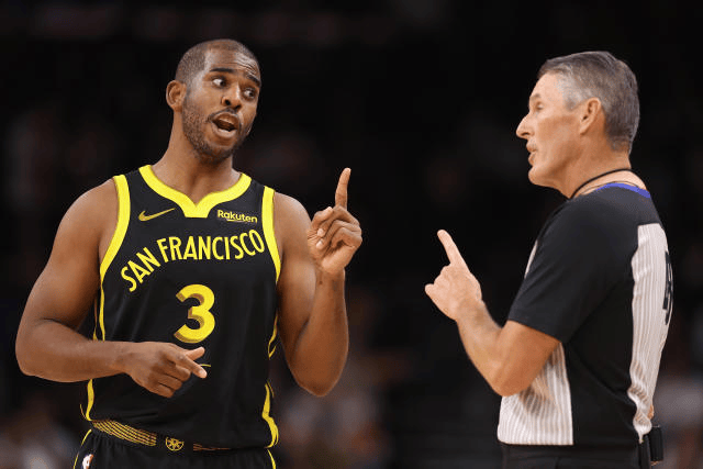 从受伤离场到争议判罚，揭秘斯科特·福斯特的NBA裁判人生