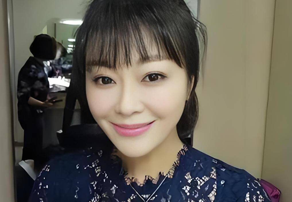 主持人王小骞曝女儿有矮小症比同龄人矮20厘米治疗一年成了这样