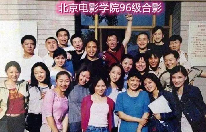 演员颜丹晨现状:儿子刚满3岁,老公也是同行,47岁宛若冻龄少女