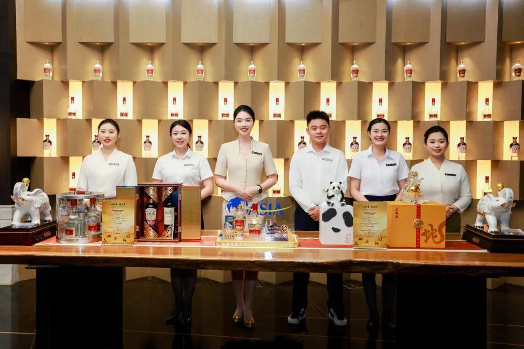 五粮液闪耀博鳌亚洲论坛2025年年会，多元活动彰显品牌魅力，五粮液借博鳌东风，探索白酒产业全球合作新路径