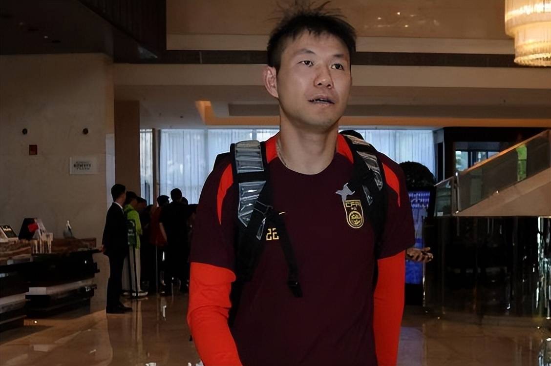今晚国足生死战，伊万弃李源一，糊涂决策还是另有玄机？，生死战用人引争议！国足伊万弃李源一，出线前景几何？