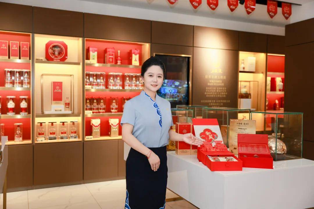 五粮液闪耀博鳌亚洲论坛2025年年会，多元活动彰显品牌魅力，五粮液借博鳌东风，探索白酒产业全球合作新路径
