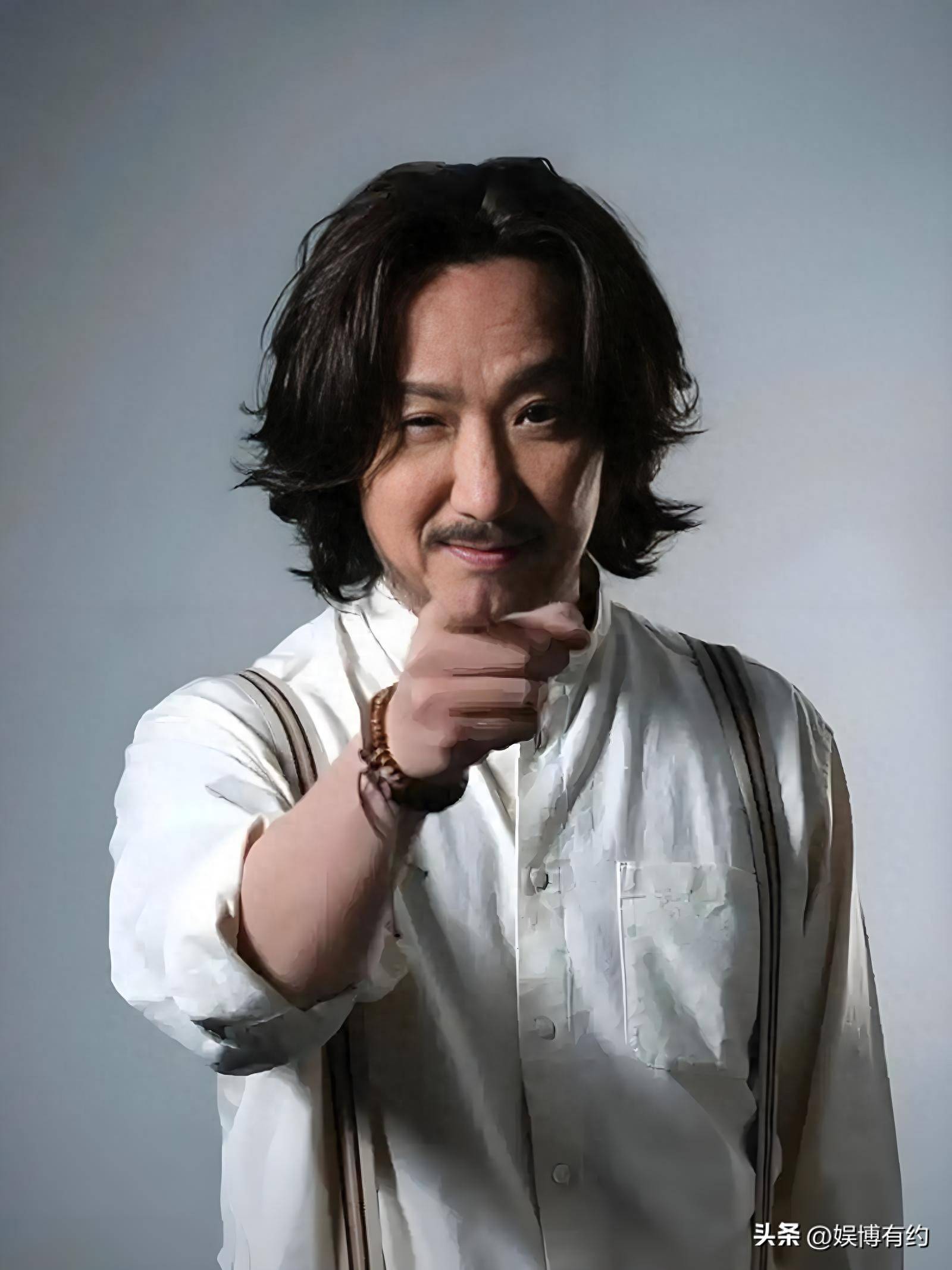 港星郑中基婚姻生变社交媒体取关或成离婚信号