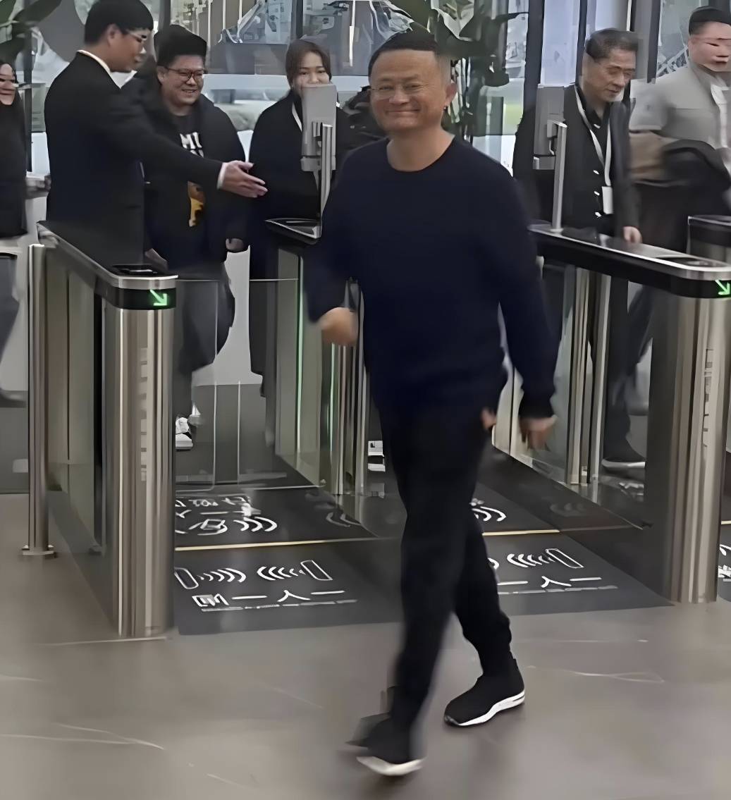 马云突然宣布新消息=刚刚 马云突然宣布三件大事