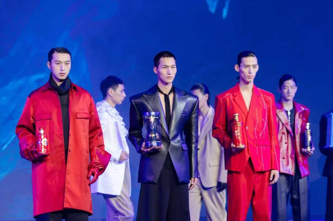 第五届郎酒庄园三品节：以品质之名，燃未来之光，郎酒三品节五载传承，发布蓝皮书与新品矩阵