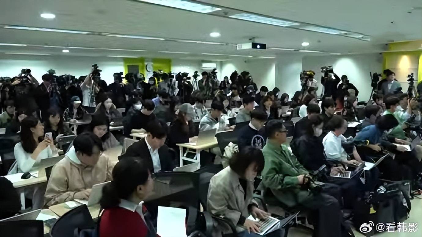 金秀贤狡辩无用，遗属公开聊天记录坐实未成年交往