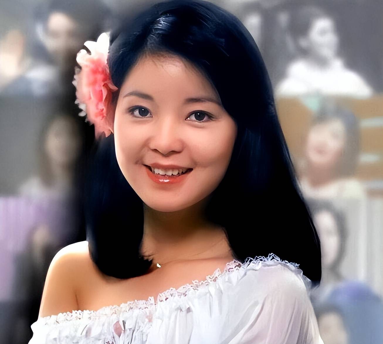 1990年,华人巨星邓丽君和张学友,王杰合影