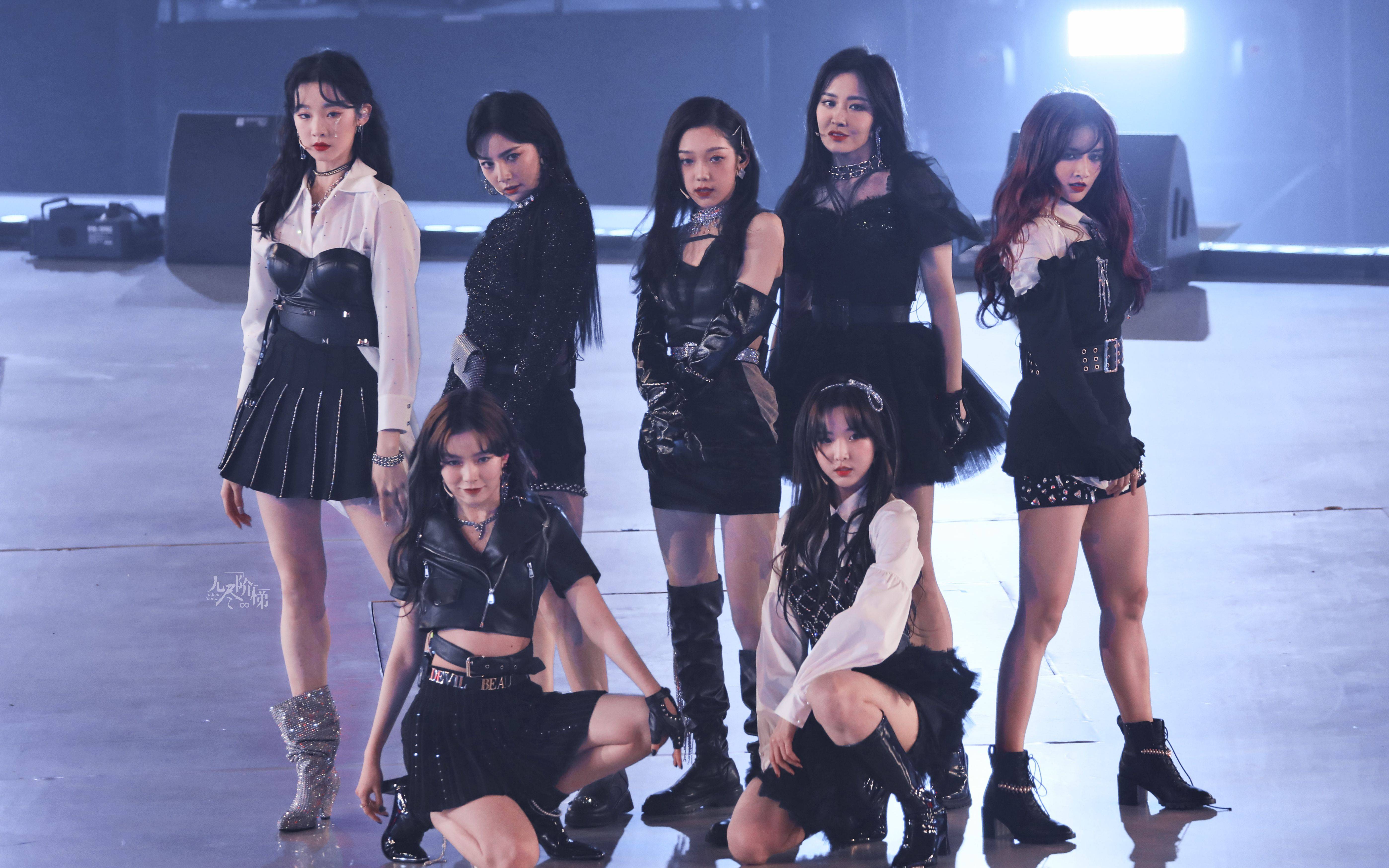 七女争波峰之硬糖少女303