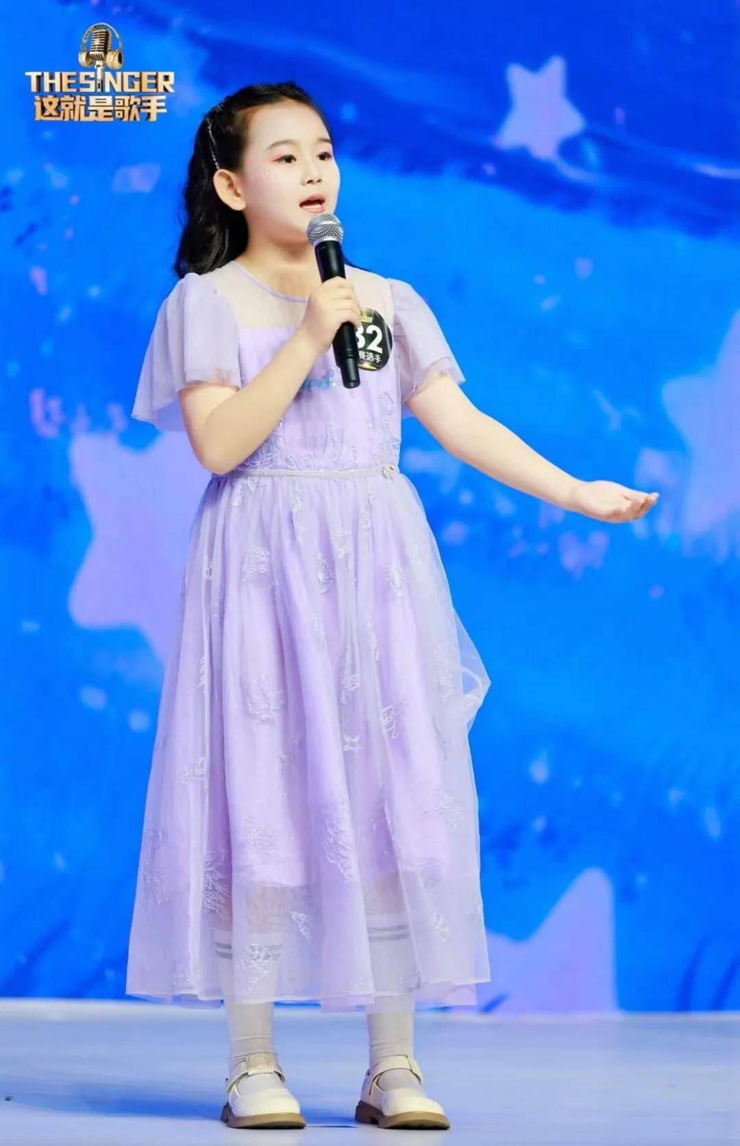 歌手祝贺王梓萱荣获本届《这就是歌手》全民偶像明星奖荣誉称号