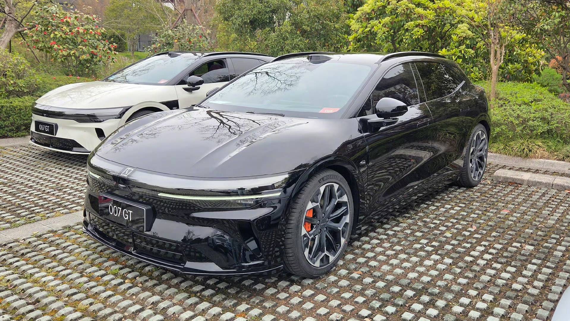 极氪007GT现身街头,猎装造型+千里浩瀚智驾,配646马力+空气悬架_搜狐汽车_搜狐网