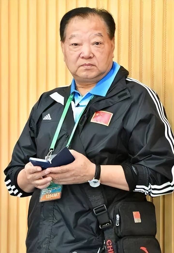 原创中国首金得主许海峰现状68岁仍住单位房视力衰退尽显老态