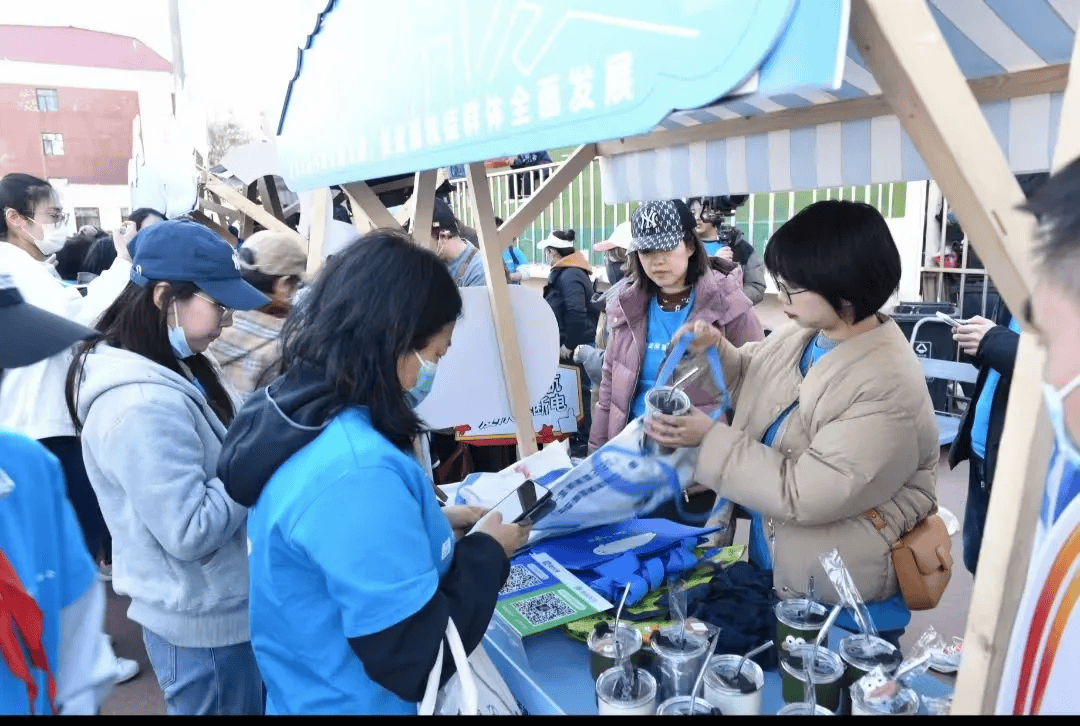 塘沽体育场：孤独症日公益活动闪耀爱心光芒 塘沽公益盛会：孤独症儿童迎来温暖关爱时刻
