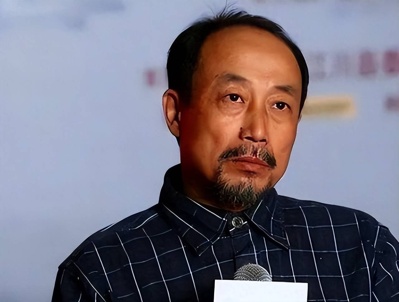 利忘义,改国籍,这4位臭名远扬的老戏骨,谁最可恨