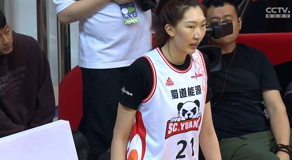 WCBA总决赛首战爆冷：卫冕冠军四川女篮客场惨败东莞