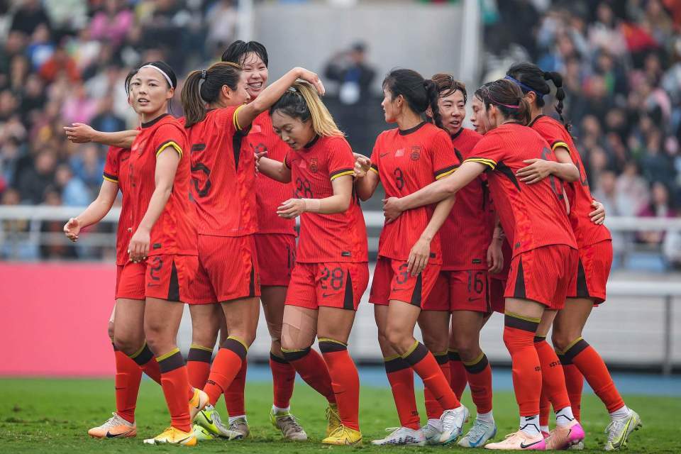 中国女足永川锦标赛5-0大胜乌兹别克斯坦，李梦雯世界波惊艳全场