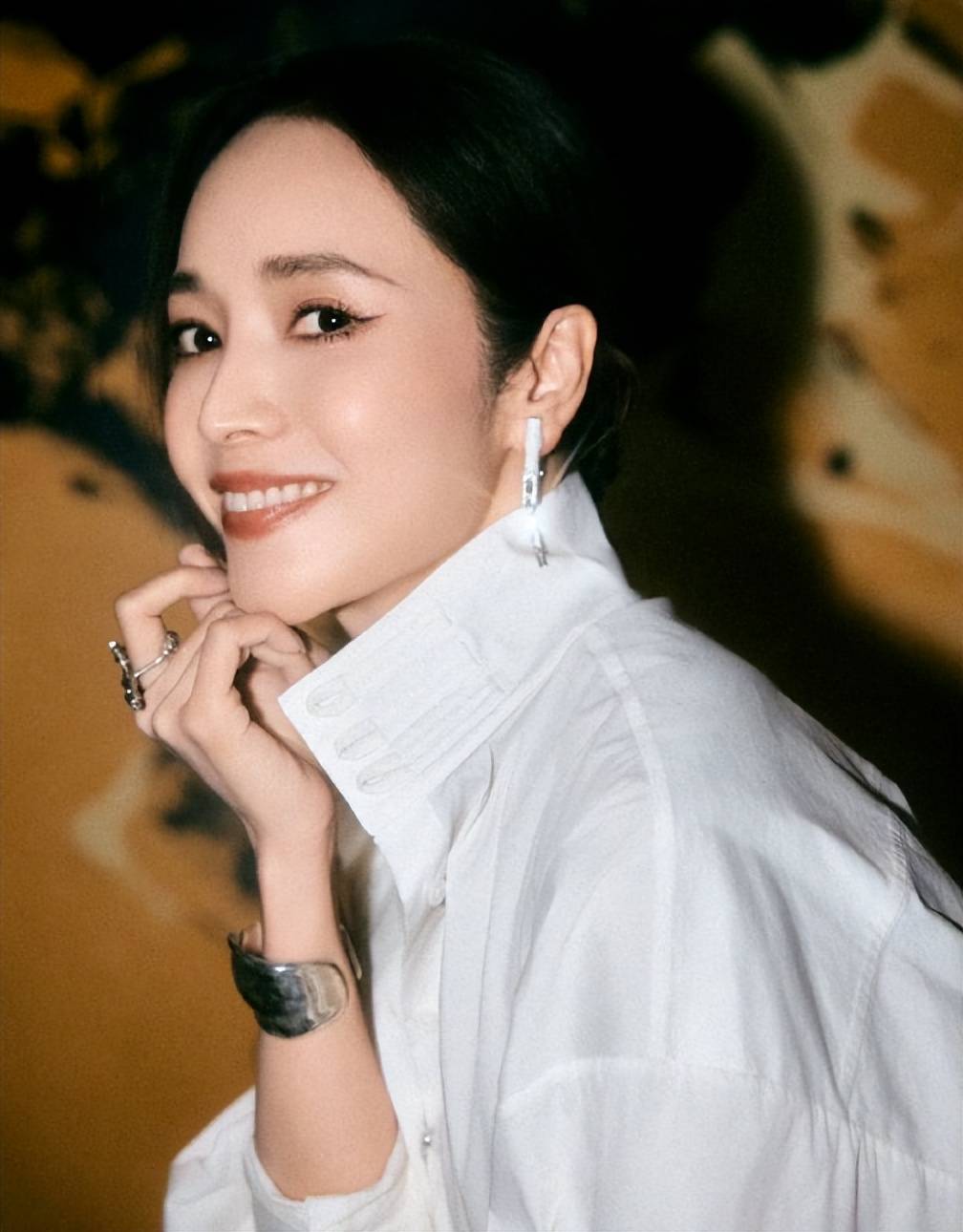 侯佩岑否认整容称如果整容会首选胸部我钱要花在刀口上