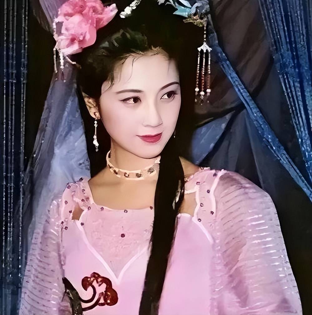 73岁朱琳现身洛阳古城!丁克生活藏冻龄密码, 六小龄童成最远亲戚