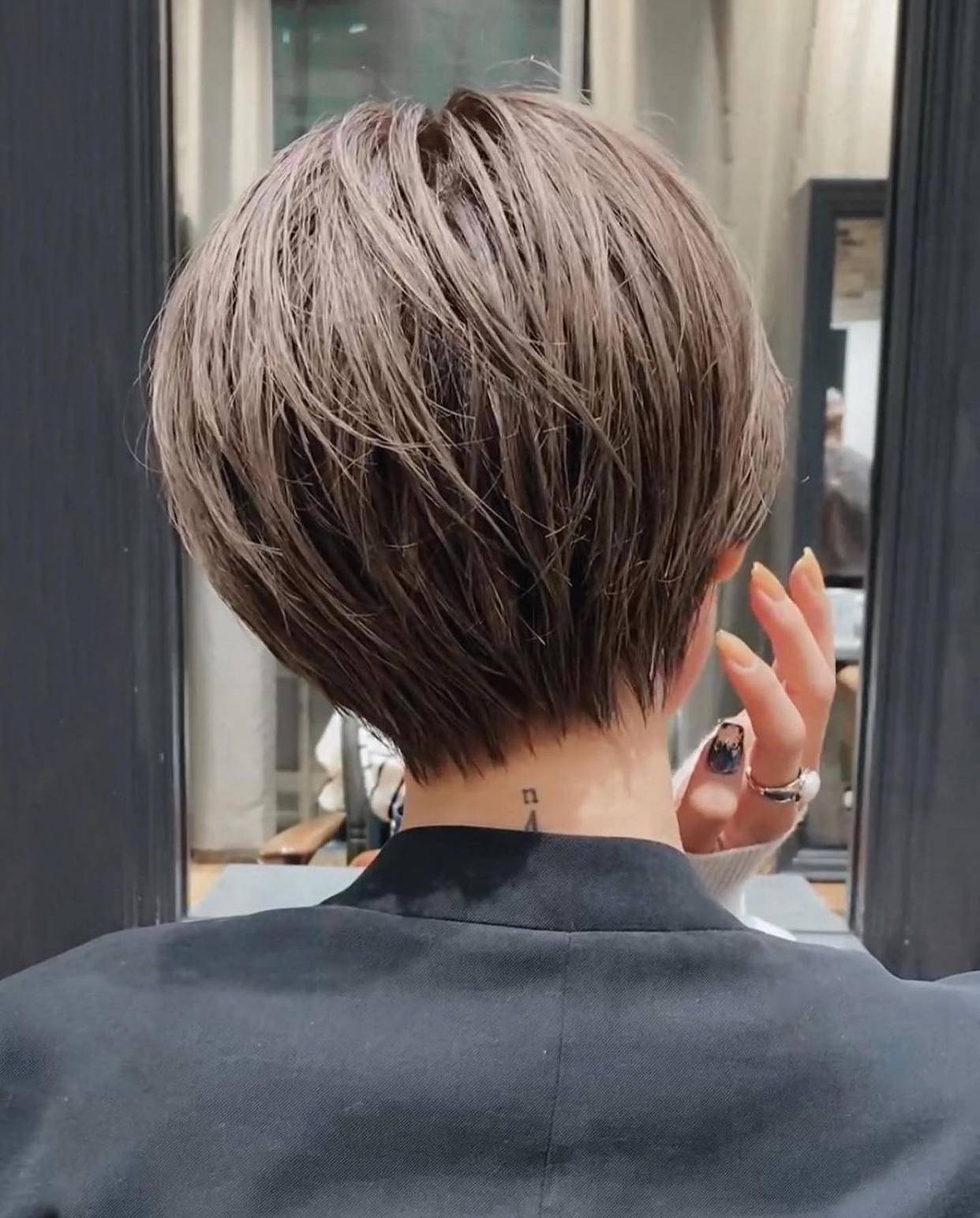 女士层次短发来袭动感魅力让你瞬间年轻十岁