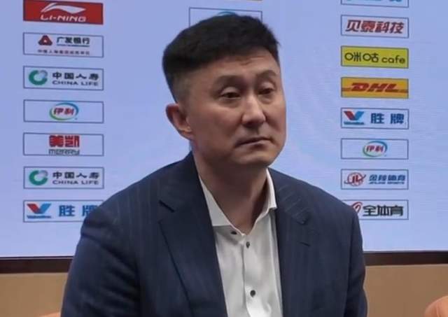 3个消息！上海队更衣室疯狂庆祝，张镇麟谈哈维，杜锋谈球队失误