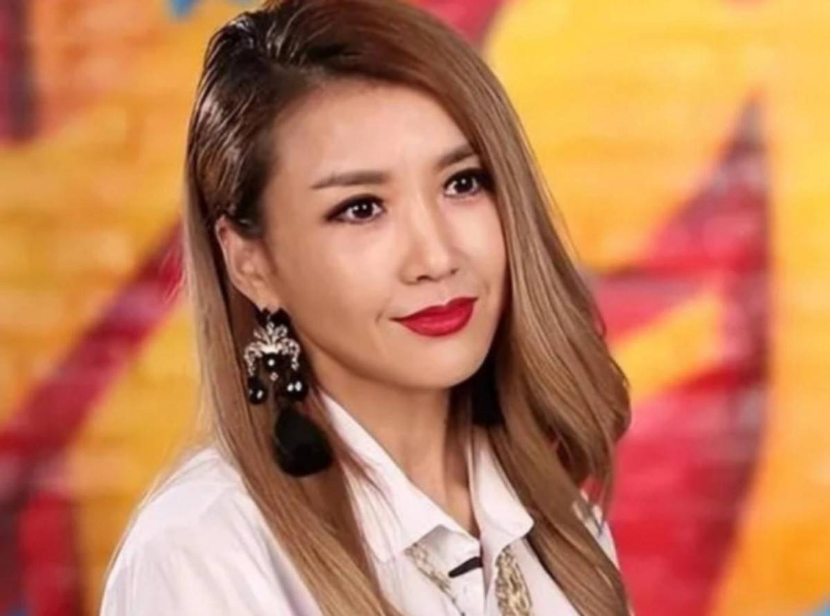 "内娱第一代神曲女王"王蓉:比网红有实力,比顶流缺运气