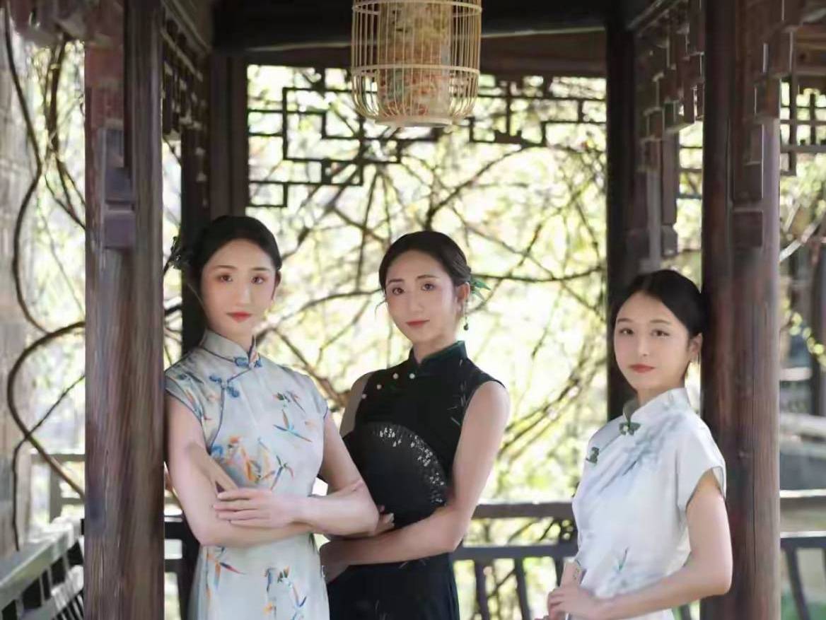 王芊懿王柳懿旗袍首秀!这对姐妹花美翻了,网友:颜值与气质双巅峰!_文化_传统_造型
