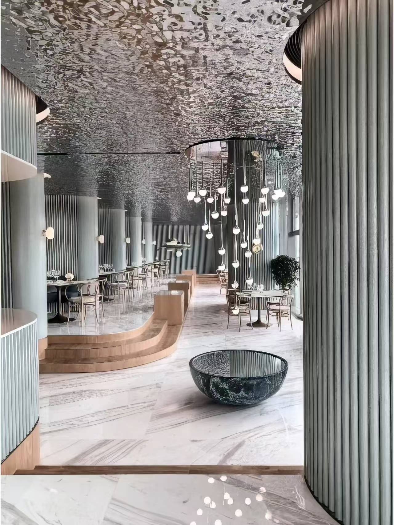 不锈钢水波纹蜂窝板:色彩与工艺的无限可能