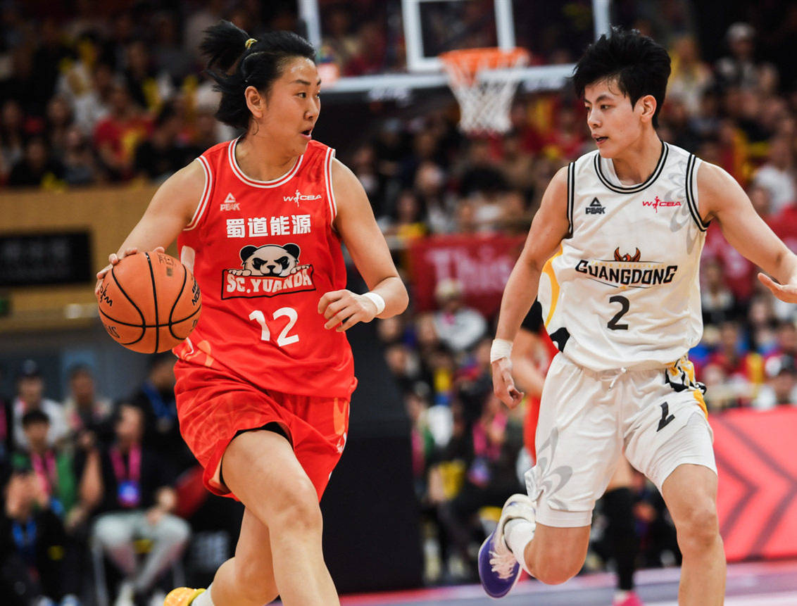 轰16+9+6！中国女篮又一32岁王牌逆袭，李梦绝配专打硬仗冲第六冠