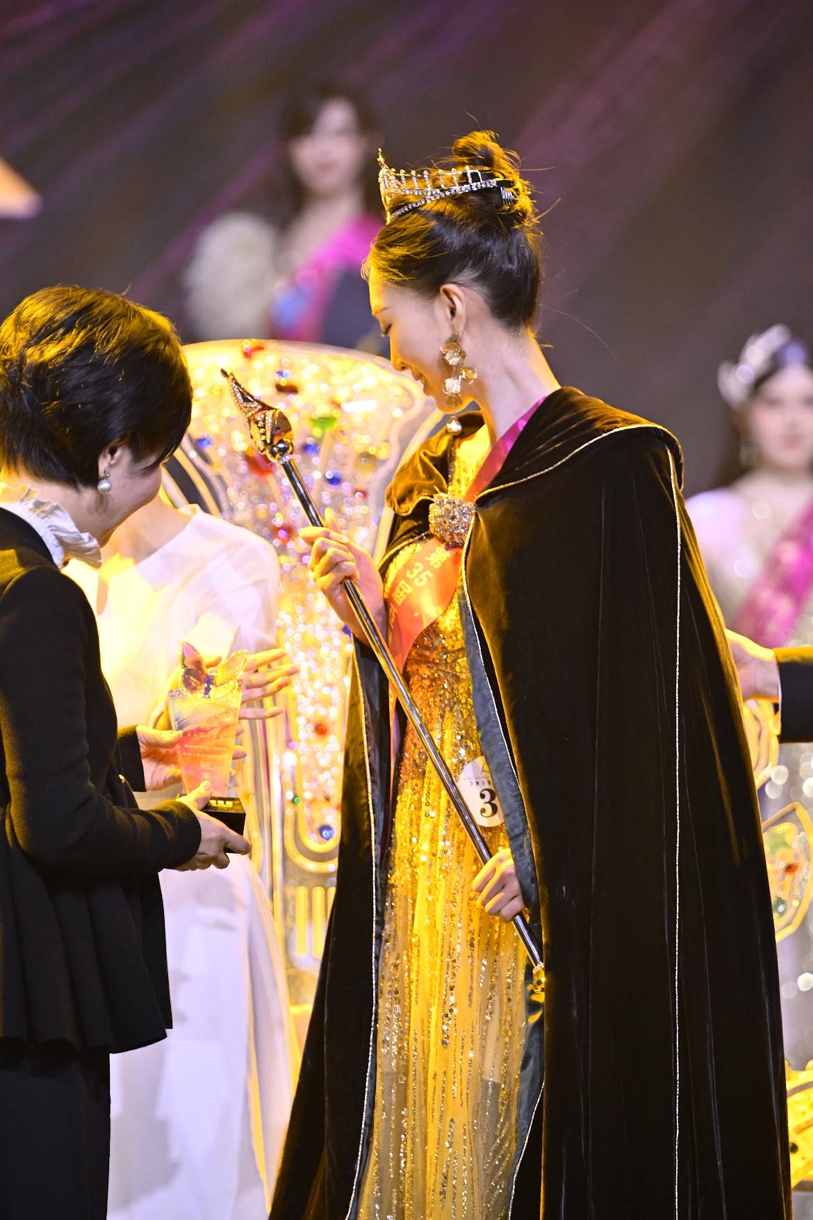 00后美貌与智慧并存的"港漂女孩"周哲涵获亚洲小姐大湾区总冠军