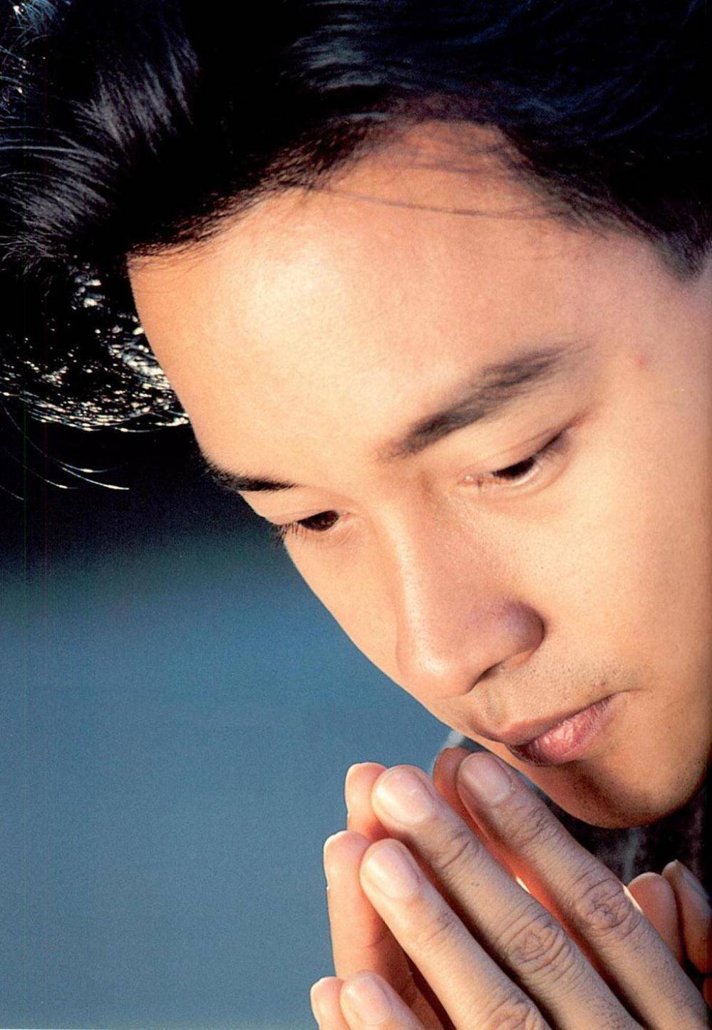 每年的四月一日,我们为何仍在时光长河中打捞张国荣的星辉